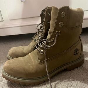 Women’s size 8.5 timberland boots green